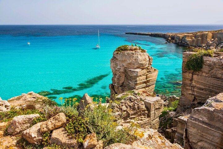 Tour Isole Egadi Favignana Levanzo in Barca con Pranzo da Trapani
