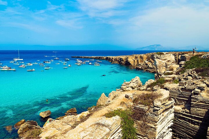 Tour Isole Egadi Favignana Levanzo in Barca con Pranzo da Trapani