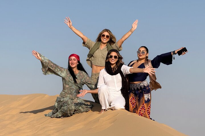 Safari dans le désert Abu Dhabi avec quad, dîner barbecue et balade à dos de chameau