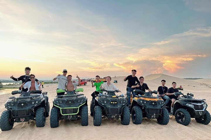En Mui Ne grupp med Jeep tur och fyrhjuling ATV med chaufför