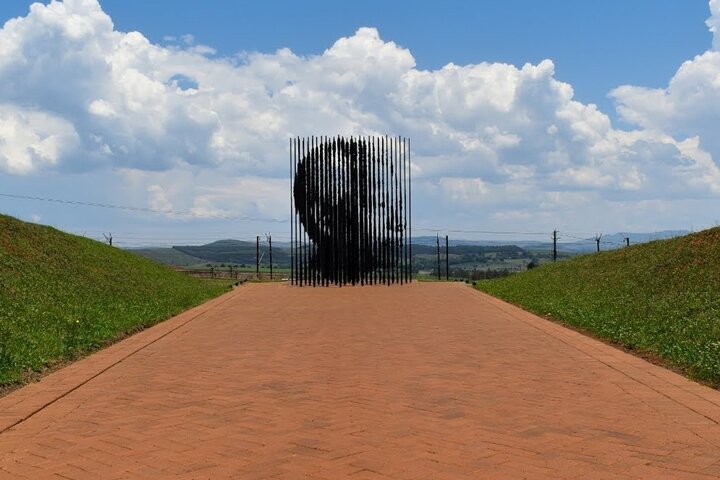 Drakensberg Mountains & Nelson Mandela Capture Site Ganztägige Safari