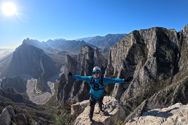 Nido de los Aguiluchos, Monterrey: Vandring + bergsklättring + 3 rappeller