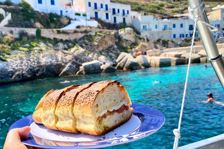 Tour Isole Egadi Favignana Levanzo in Barca con Pranzo da Trapani
