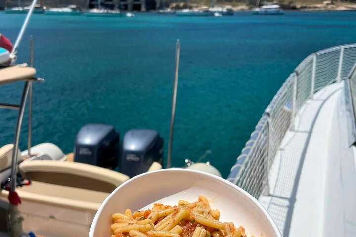 Tour Isole Egadi Favignana Levanzo in Barca con Pranzo da Trapani