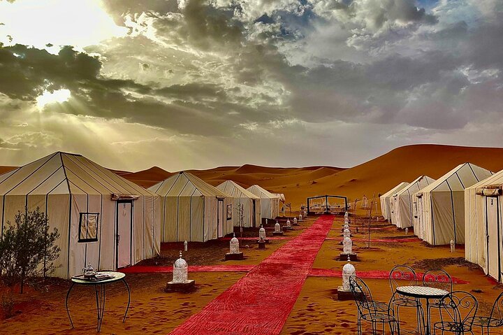 Noche En El Desierto De Erg Chebbi Saliendo De Erfoud, Paseo En Camello