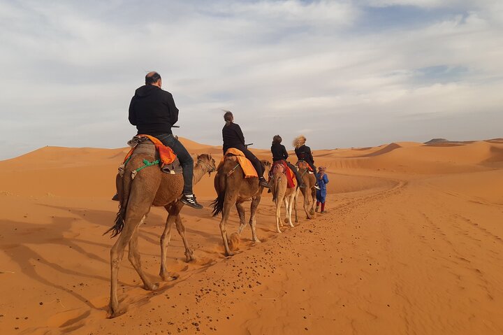 Noche en el desierto de Merzouga desde Erfoud & Camel Ride & Quad ATV