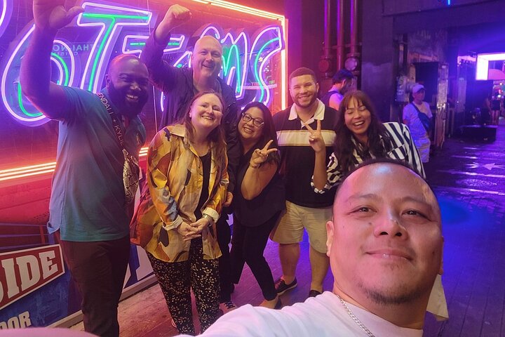 Makati : Pubcrawl Midget boxing rooftop muziek en gogo clubs