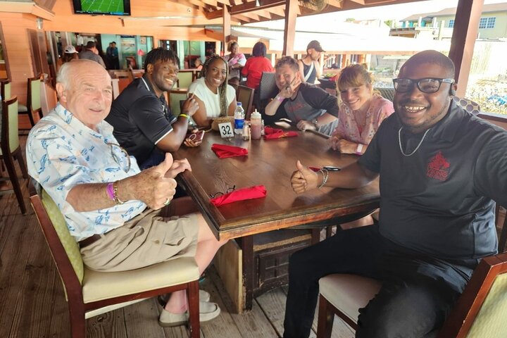 Nassau's Half Day Bus City Tour: Guided Tour with Free Samples