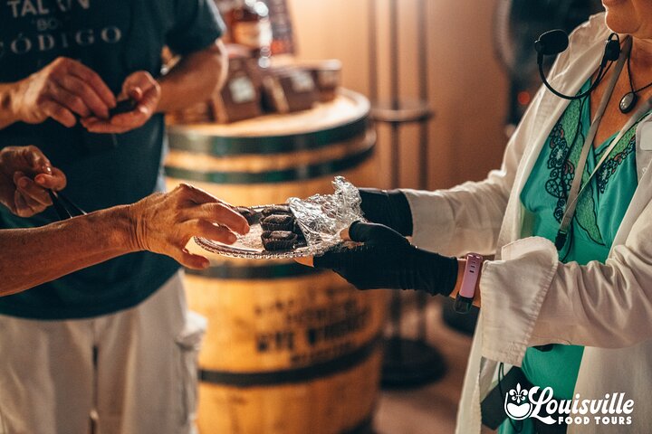 Louisville Legends: tour gastronomico e storico di 3 ore a Whiskey Row