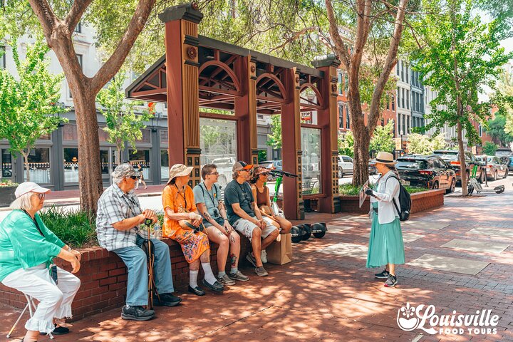 Louisville Legends: tour gastronomico e storico di 3 ore a Whiskey Row
