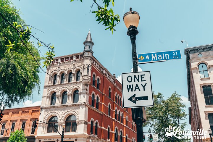 Louisville Legends: tour gastronomico e storico di 3 ore a Whiskey Row