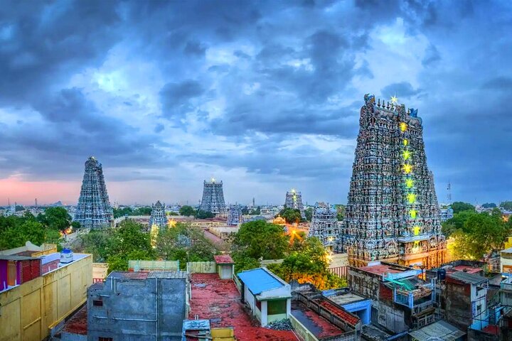 Ceremonia nocturna en el templo Madurai Meenakshi Amman