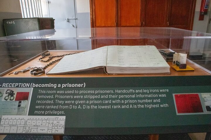 Visite de la prison d'une demi-journée de Robben Island avec billet de ferry pré-réservé.