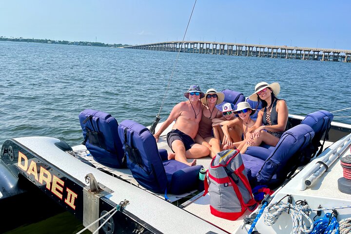 Condor Sailing Fun, Cruzeiro público relaxante de golfinhos e turismo