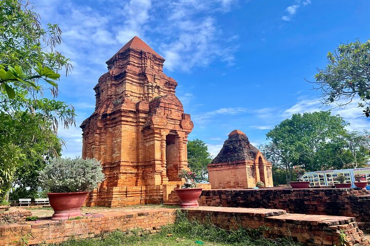Ab Mui Ne: Malerische Seilbahnfahrt zum Berg Ta Cu und schlafender Buddha