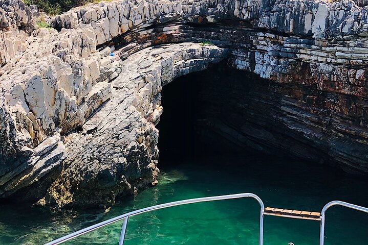 Saranda Boat Trip to Hidden Bays and Kroreza with snorkelling