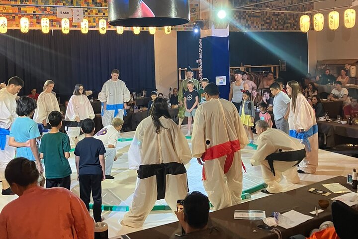Osaka Sumo Experience : Live Show, Probieren Sie Sumo, Kimono & Hot Pot Meal