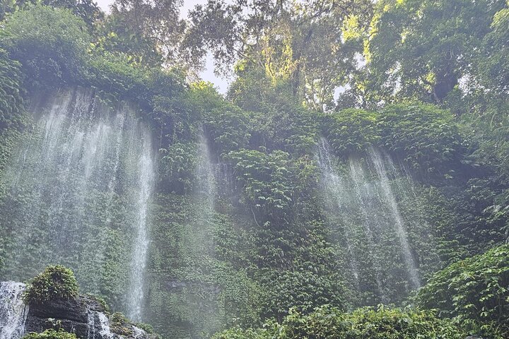 Benang Kelambu & Stokel Cascate e Handweaving Village Tour