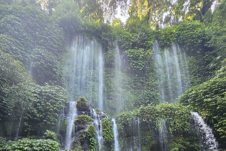 Benang Kelambu & Stokel Cascate e Handweaving Village Tour
