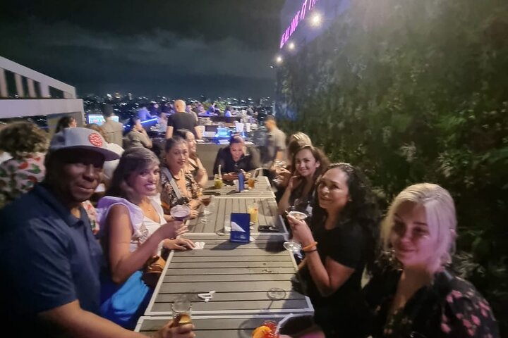 Makati : Pubcrawl Midget boxing rooftop muziek en gogo clubs