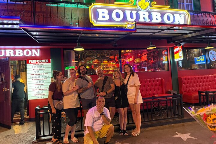 Makati : Pubcrawl Midget boxing rooftop muziek en gogo clubs