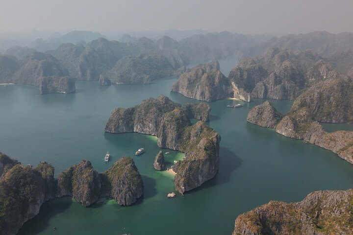 Ha Long Bay Day Cruise from Hanoi with Kayaking and Lunch