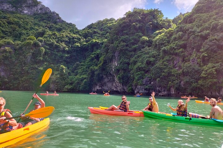 Ha Long Bay Day Cruise from Hanoi with Kayaking and Lunch