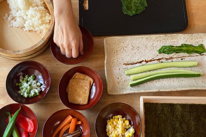 Classe de Sushi Vegan em Tóquio – 6 tipos, história cultural e refeição completa