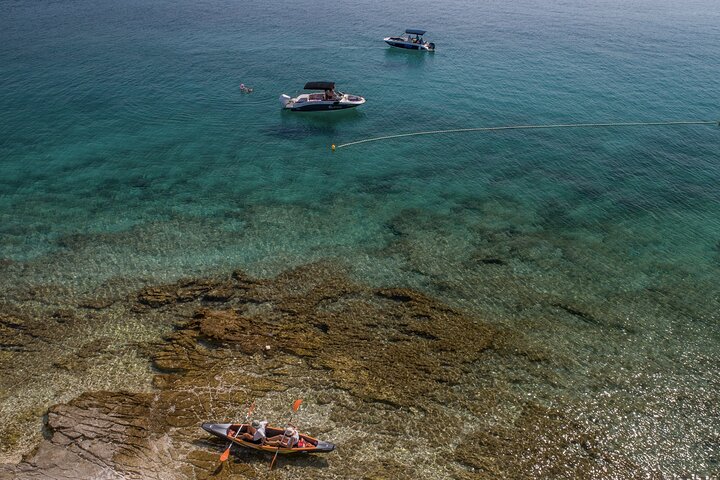 Tour privado en lancha rápida al fiordo de Lim y la isla Roja