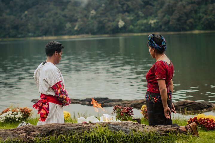 Escursione sul lago Chicabal + Esplora il villaggio Maya - Avventura di due giorni