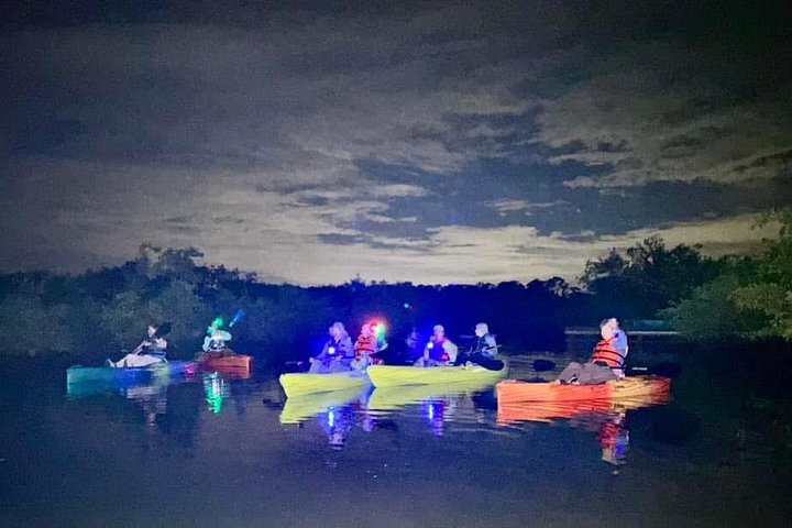 Tour in kayak bioluminescente nella laguna del fiume Indiano della Florida