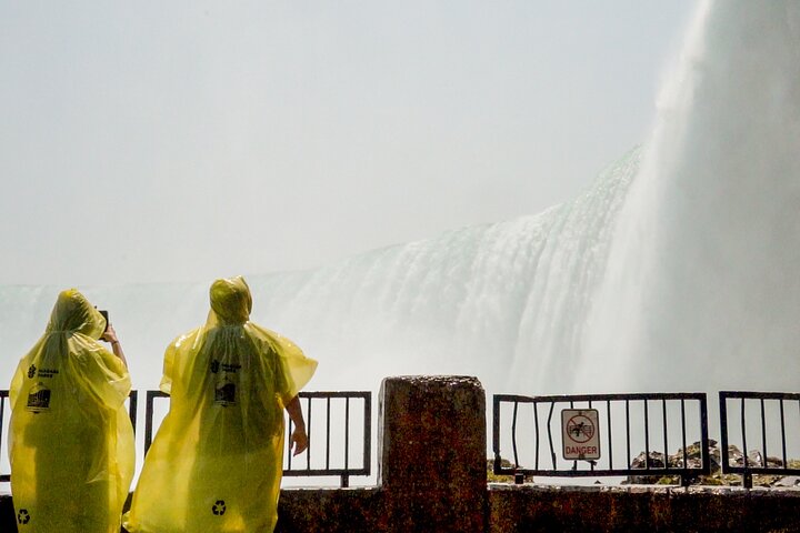Niagara Falls Tour: Croisière en bateau, voyage derrière les chutes et Skylon