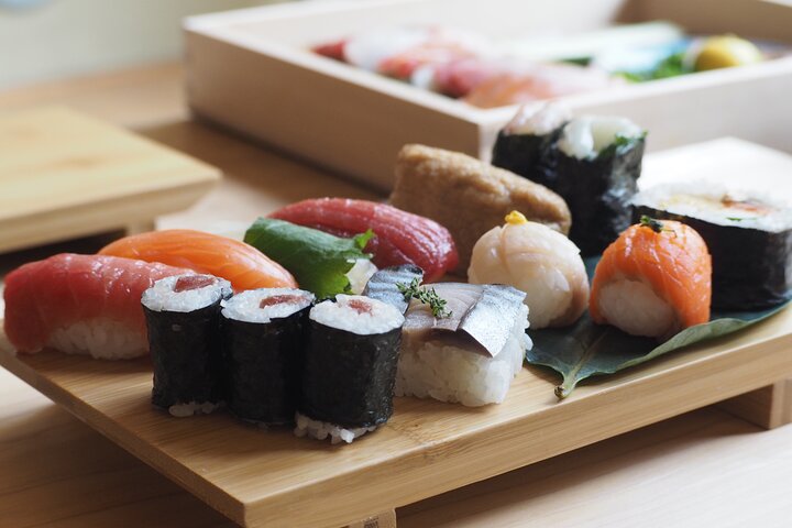 Privat sushilektion i Tokyo–6 slag, kulturhistoria och full måltid
