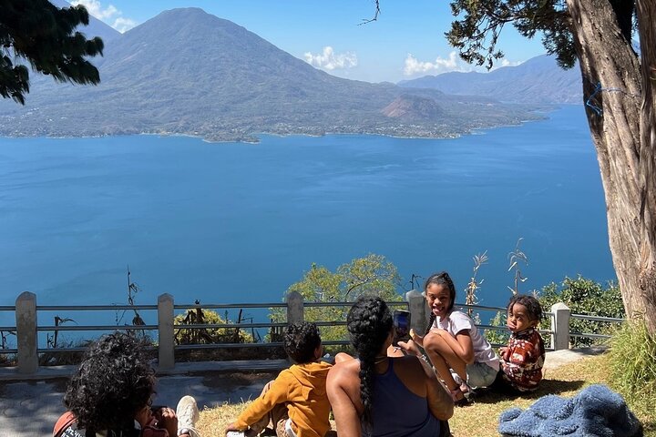 Gemeinsamer Transfer von Panajachel Atitlan nach Guatemala-Stadt