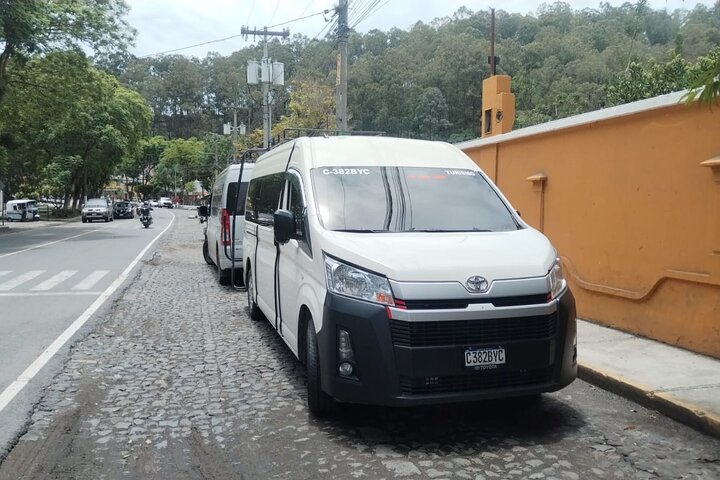 Gemeinsamer Transfer von Panajachel Atitlan nach Guatemala-Stadt
