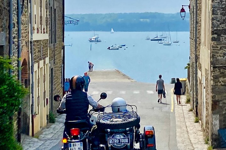 Saint Malo et Saint Suliac en Sidecar Vintage avec Chauffeur
