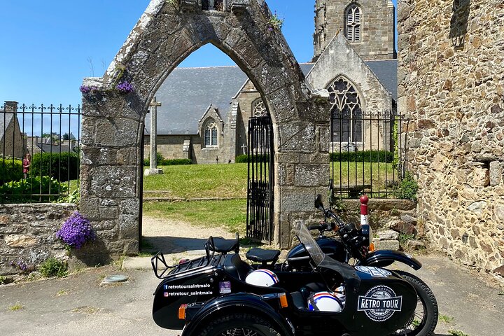 Saint Malo et Saint Suliac en Sidecar Vintage avec Chauffeur