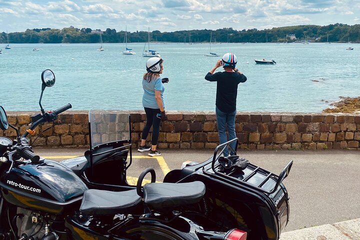 Saint Malo et Saint Suliac en Sidecar Vintage avec Chauffeur