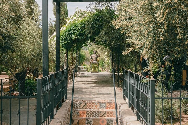 Visita y degustacion en el Enemigo + 2 Bodegas con almuerzo