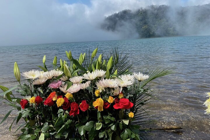 Escursione sul lago Chicabal + Esplora il villaggio Maya - Avventura di due giorni