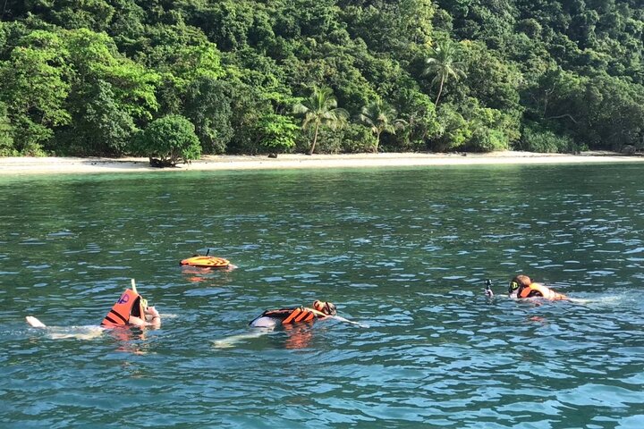 Pig Island & Koh Tan Tour per speedboot (snorkelen en kajakken)