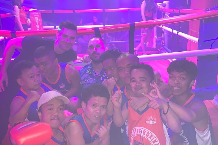 Makati : Pubcrawl Midget boxing rooftop muziek en gogo clubs