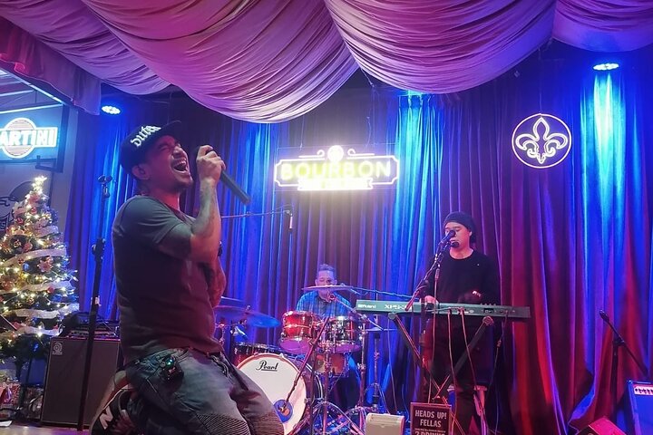 Makati : Pubcrawl Midget boxing rooftop muziek en gogo clubs