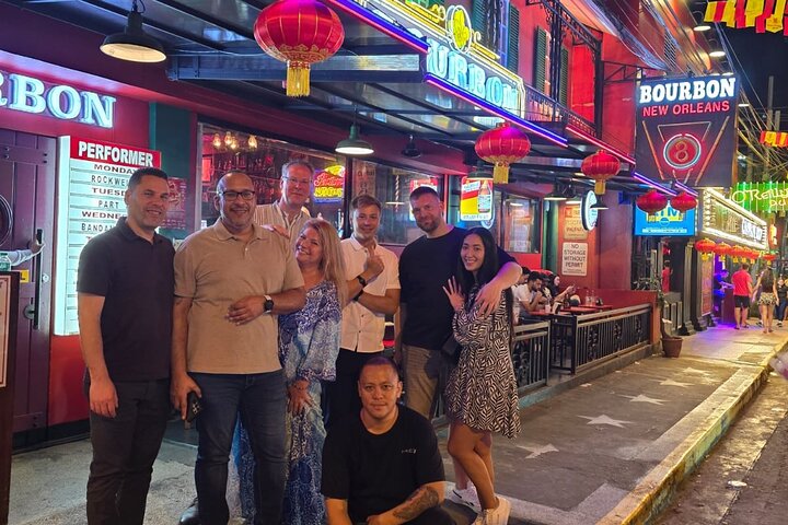 Makati : Pubcrawl Midget boxing rooftop muziek en gogo clubs