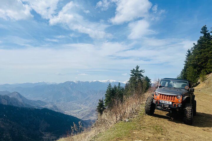 Excursion en jeep dans la montagne Dabadzveli : échappée tout terrain de Borjomi