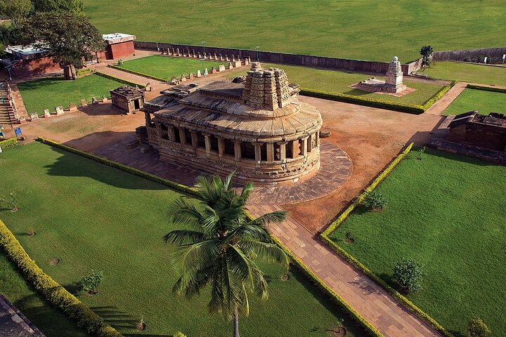 Hyr en Guide för att besöka Badami/Aihole/Pattadakal med egen transport