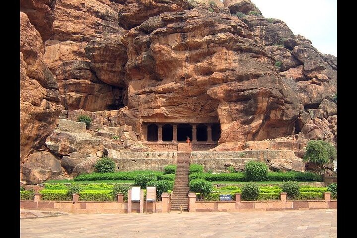 Hyr en Guide för att besöka Badami/Aihole/Pattadakal med egen transport