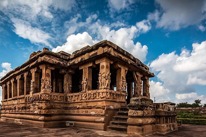 Hyr en Guide för att besöka Badami/Aihole/Pattadakal med egen transport