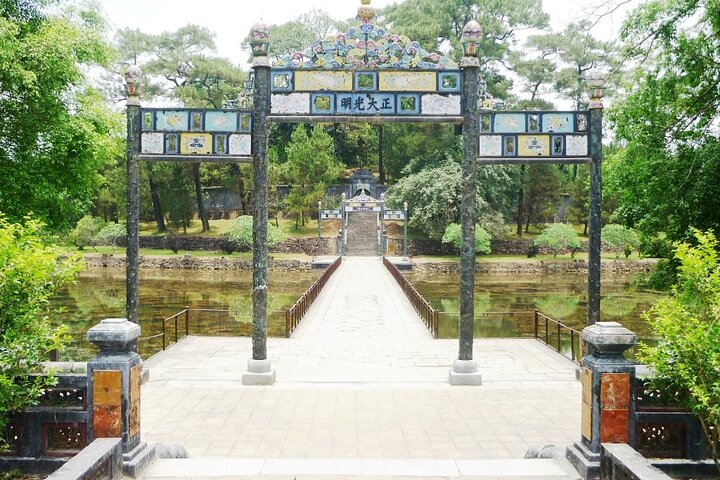 Hue City Sightseeing Privat bil med engelsktalende sjåfør