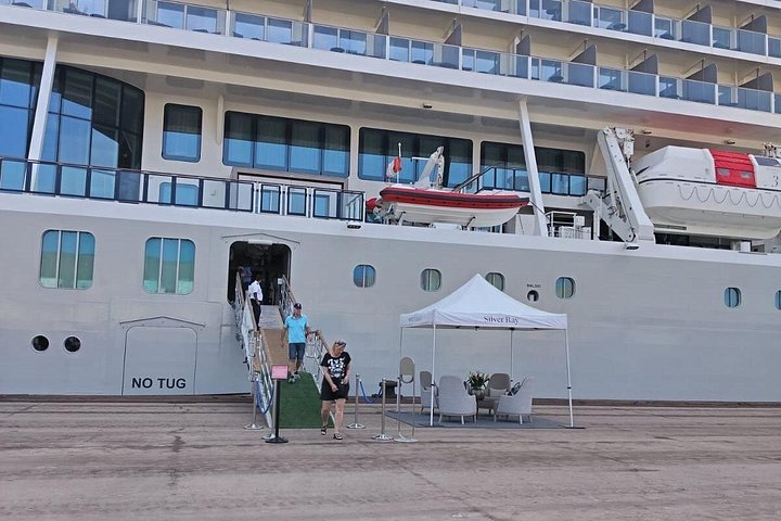 Galapagos & Machu Picchu från MANTA PORT CRUISE SHIP TERMINAL